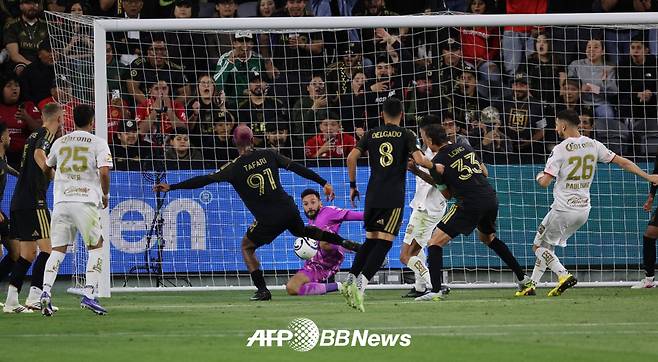 '손흥민 멀티 어시스트 폭발' LAFC, 톨루카에 2-1 극장승... 챔피언스컵 결승행 '청신호'