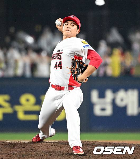 '아뿔싸' 한화가 포기한 태양이 사라졌다, '4억' 살림꾼 어깨 통증 이탈…