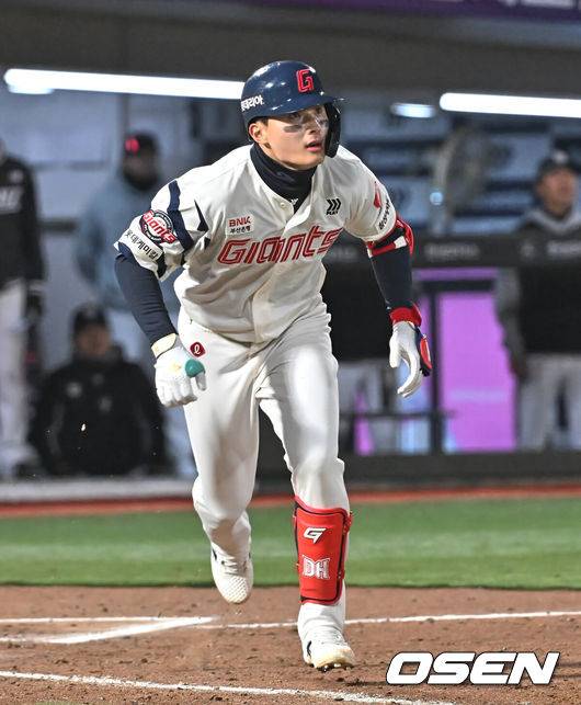 2G 연속 무안타 침묵, 김태형 감독 결국 칼 빼들었다…전준우, 선발 라인업 제외 “배트 스피드 떨어져 보여” [오!쎈 부산]