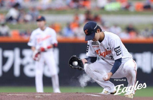 '볼넷-볼넷-볼넷-볼넷-볼넷-볼넷' 1순위 황준서 전격 2군행, 김경문 안타깝다