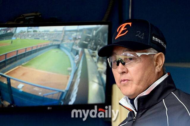 '볼넷-볼넷-볼넷-볼넷-볼넷-볼넷' 1순위 황준서 전격 2군행, 김경문 안타깝다