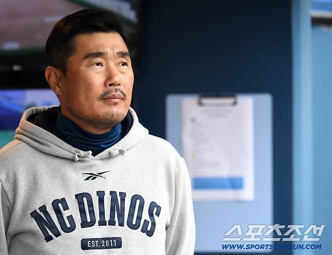 '국내 유일 1선발' 전격 1군 말소, 왜?…