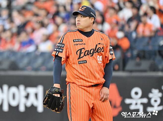 류현진, 5회까지 퍼펙트→6회에 무너졌다…SSG 상대 5⅔이닝 4자책 [대전 라이브]