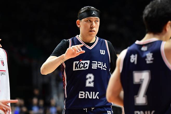 '사상 최초' KCC 기적, 정규리그 6위 챔피언결정전 진출... 5위 소노와 우승컵 경쟁 '대격돌'