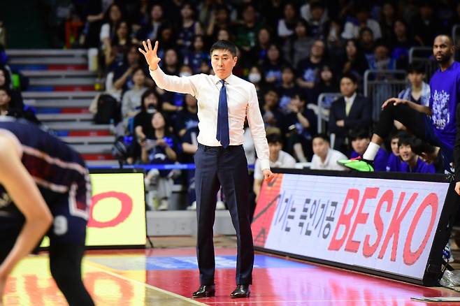 '사상 최초' KCC 기적, 정규리그 6위 챔피언결정전 진출... 5위 소노와 우승컵 경쟁 '대격돌'