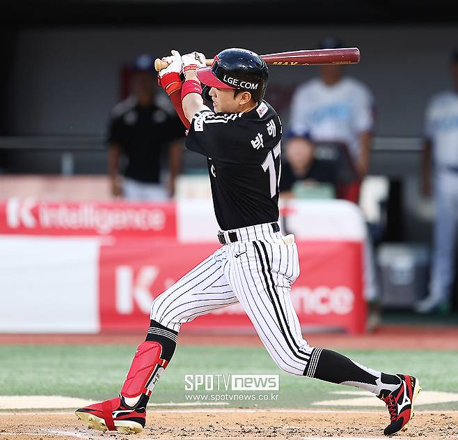 함덕주 기적의 세이브! LG 4연속 끝내기 패배 수모 피했다…KT에 6-5 역전승