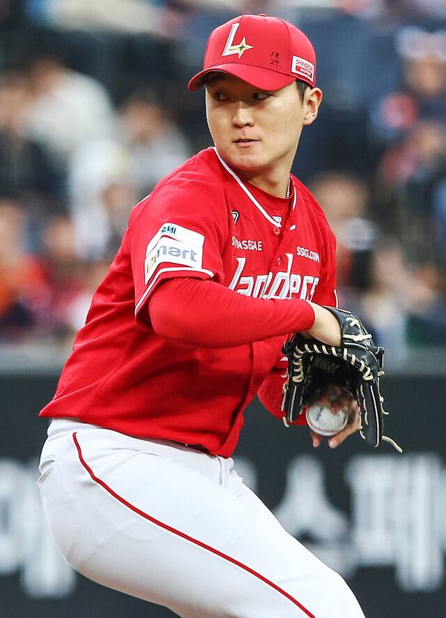 '한화 14실점 자멸' 류현진에 퍼펙트 패배 위기 아니었나, 이 선수 기습번트 신의 한 수…제2의 김광현도 완벽