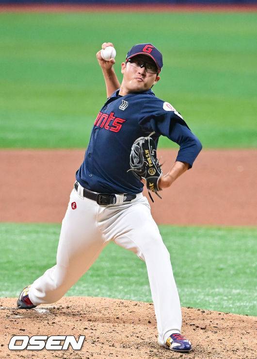 최하위 롯데…첫 승 간절한 박세웅vs확신 필요한 NPB 66승 투수, 누가 웃을까