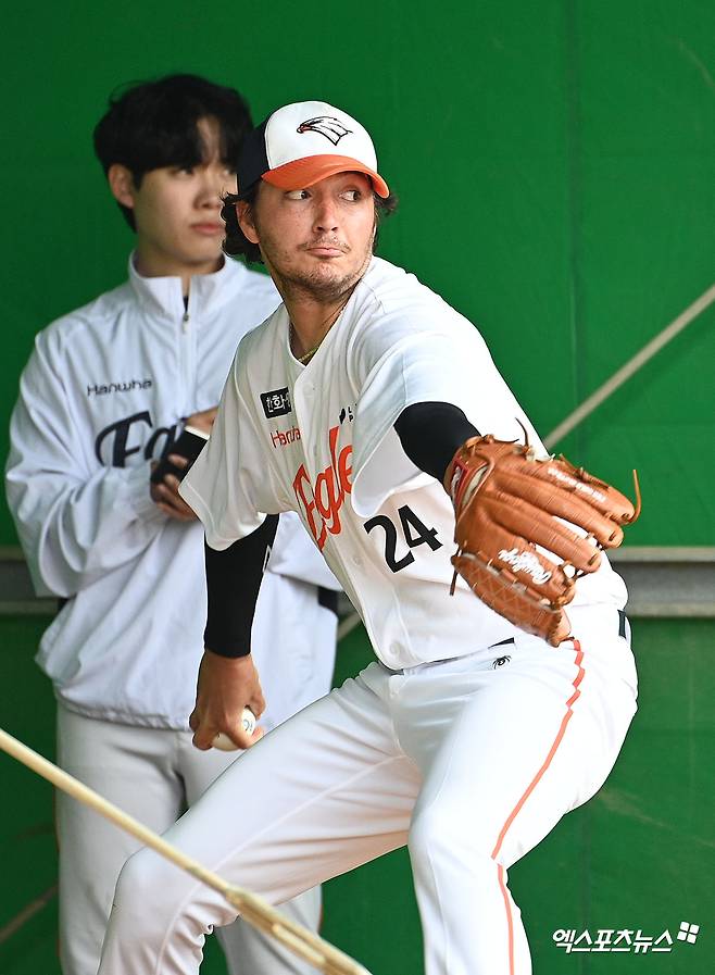 '한화 15억 외인 이상 무' 화이트, 부상 후 첫 실전서 2이닝 무실점…