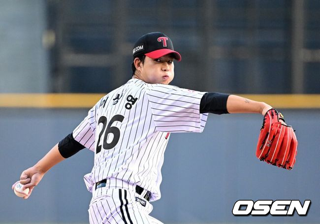 '또 부상 악재' 문성주 1군에서 사라졌다. 송찬의 5G 연속 5번타자, LG 라인업...강민균-이종준 정식선수 등록→1군 콜업