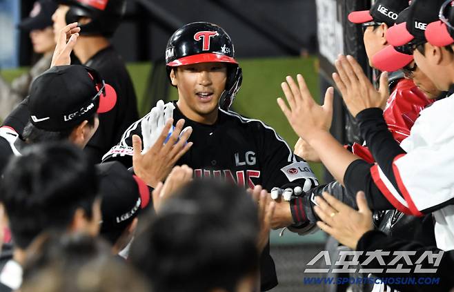 진짜 터졌나? '27세' LG 만년 유망주 → 4할 거포, 이틀 연속 홈런포 가동…타구속도 172.5㎞-비거리 127m [잠실현장]