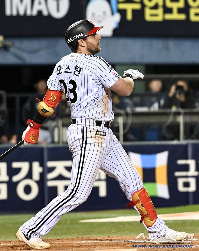 진짜 터졌나? '27세' LG 만년 유망주 → 4할 거포, 이틀 연속 홈런포 가동…타구속도 172.5㎞-비거리 127m [잠실현장]