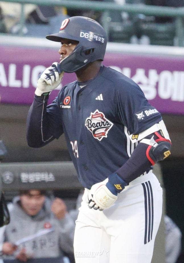 '퇴출설' 외인 타자 대반전→홈런 포함 '무려 3안타 5타점 5출루' 대폭발! 두산 16-6 대승 '쾌조의 3연승' [고척 현장리뷰]