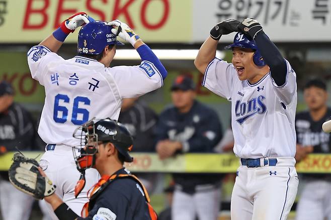 ‘역전 결승 2점포+경기 끝낸 다이빙캐치’ 박승규가 북치고 장구친 삼성…한화 꺾고 2연패 탈출, LG는 오스틴-송찬의 2점포 2방으로 NC 잡았다