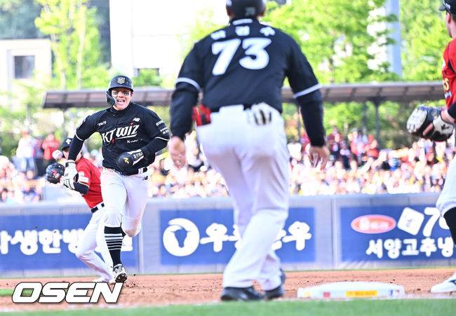 “보이지 않은 1루수”… KIA 데일 수비, 뼈아픈 한 장면 [박준형의 ZZOOM]