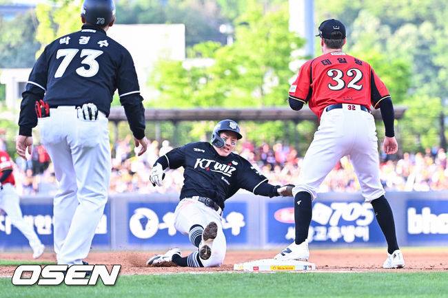 “보이지 않은 1루수”… KIA 데일 수비, 뼈아픈 한 장면 [박준형의 ZZOOM]