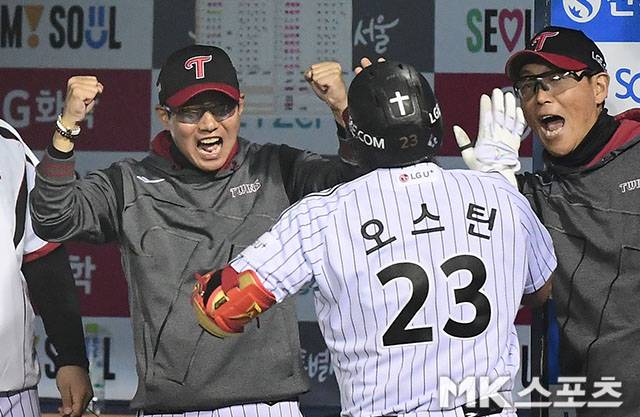 “사이클링 히트 아쉽지만 팀 승리 보탬될 수 있어 기뻐”…3안타 1홈런 5타점 맹타로 LG 3연승 이끈 오스틴의 미소 [MK잠실]