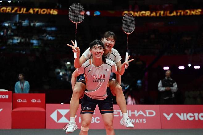 안세영 혼자론 부족하다…中 천위페이에 0-6, 1-8 절대 열세→우버컵 V3 열쇠는 '복식'에 있다