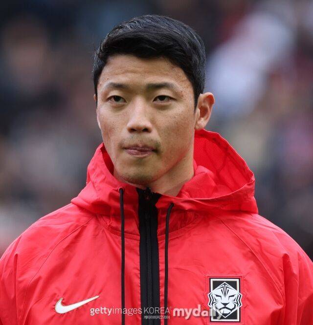 '처참한 EPL 강등' 황희찬 큰일 났다, 1억 4000만원 초유의 50% 삭감 '대위기'...