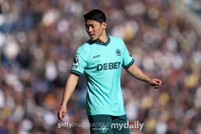 '처참한 EPL 강등' 황희찬 큰일 났다, 1억 4000만원 초유의 50% 삭감 '대위기'...