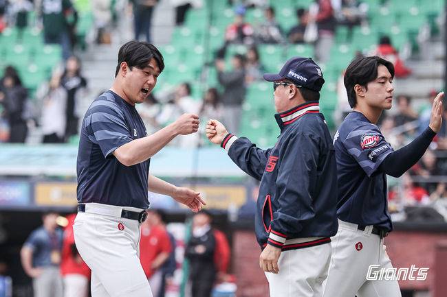 '와 토종 1위' 선발의 가치 매일 치솟는다…엄상백 78억-이영하 52억인데, 롯데의 계산 바빠진다