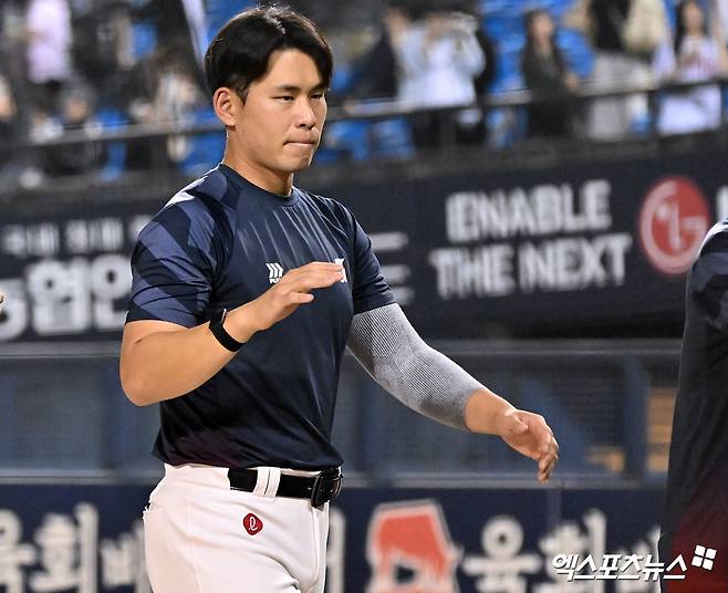 거인군단 4연승 도전, 그런데 랜더스필드 방수포 깔렸다…롯데-SSG 6차전 정상 진행 가능할까 [인천 현장]