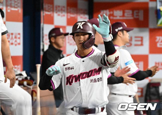 ‘와 대박’ 양현종 마수걸이 홈런 터졌다! 국대 에이스 150km 통타→데뷔 2년 만에 첫 아치 감격 [오!쎈 고척]
