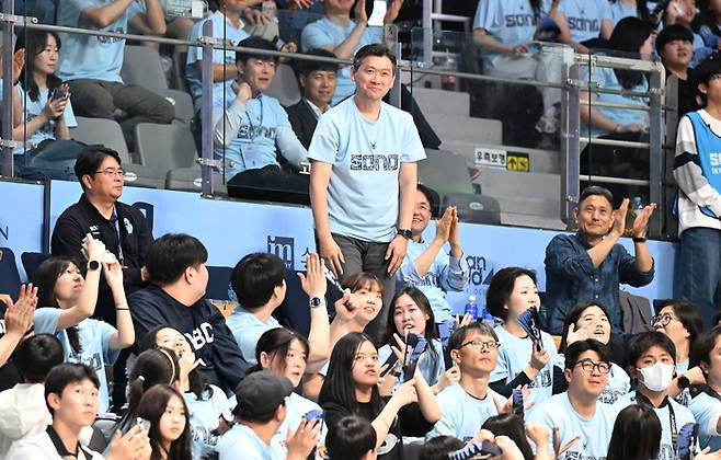 ‘급여 밀리던’ 팀→모기업 ‘화끈한 지원’…소노가 잘 나가는 ‘숨은 이유’ [SS포커스]