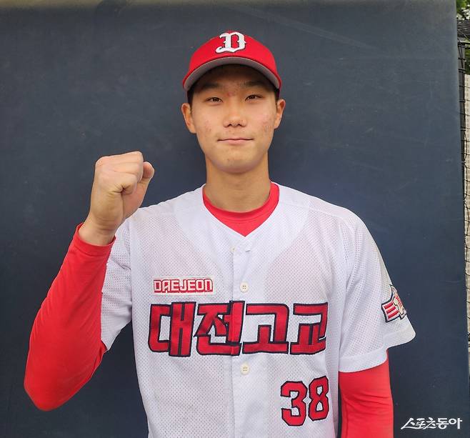 “정우주로 이뤄지면 영광”…홈런+호수비 다 보여준 대전고 주장 [황금사자기]