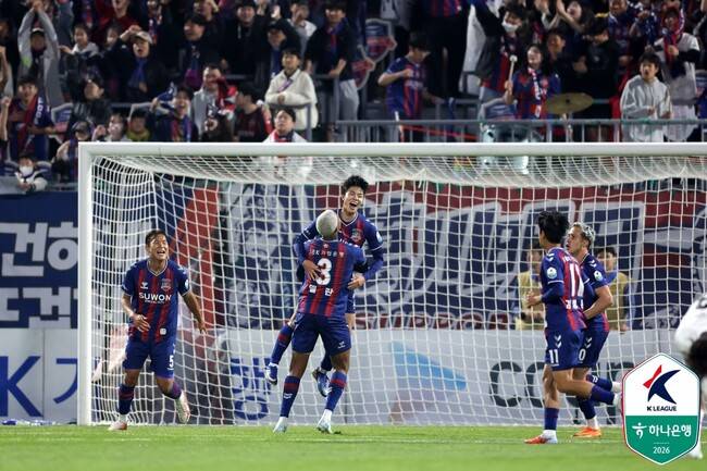 [k2.review] ‘하정우 2골 폭발’ 수원FC, 이정효의 수원에 3-1 역전승...4G 무승 탈출!