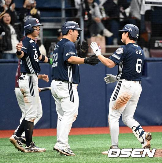 78억 거포 전격 벤치행→‘이 선수’가 1루수 접수했다! 2루타-쐐기 스리런 폭발 “이제 일희일비 안 한다, 성장 느껴져