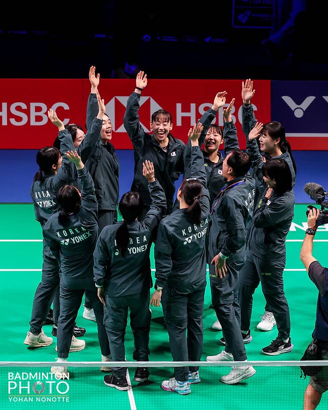 ‘여제’도 활짝 웃었다…女배드민턴 대표팀, ‘최다 우승국’ 중국 꺾고 4년 만의 우버컵 정상 탈환