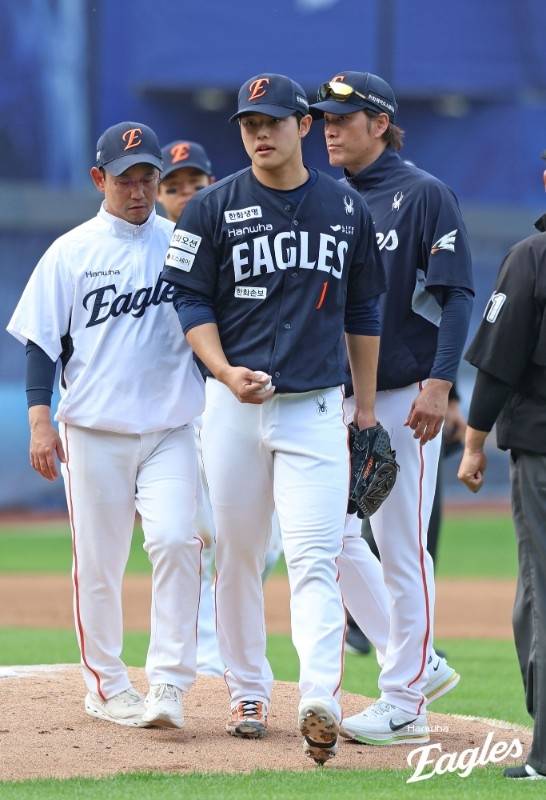 [공식] 문동주, 병원 2곳서 ‘어깨 수술’ 소견…‘류현진 수술한’ 美조브클리닉 판독 기다려