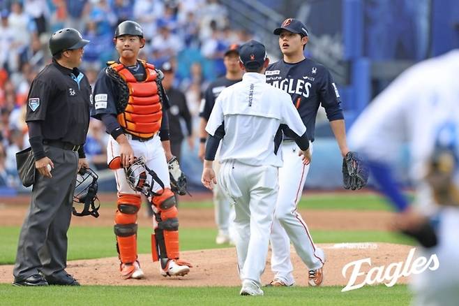 [공식] 문동주, 병원 2곳서 ‘어깨 수술’ 소견…‘류현진 수술한’ 美조브클리닉 판독 기다려