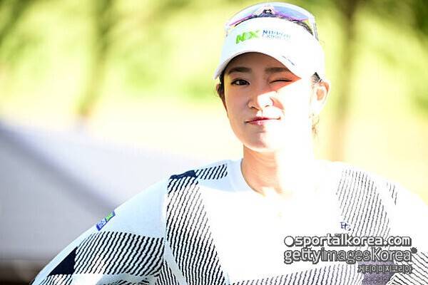 '장갑도 벗어 던졌다' 황유민 쫓는 日 골퍼, LPGA 커리어 최고 성적 기록→신인왕 2위 도약...'돌격대장' 긴장해야 하나?