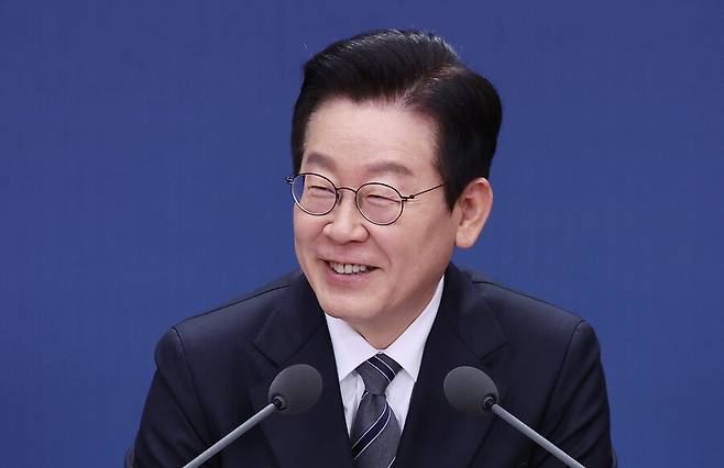 “이재명 대통령, 북한을 한국에…” 英 BBC 주의 깊게 보도 “북한 여자 팀 방남 확정, 얼어붙은 남북관계 개선 의지”