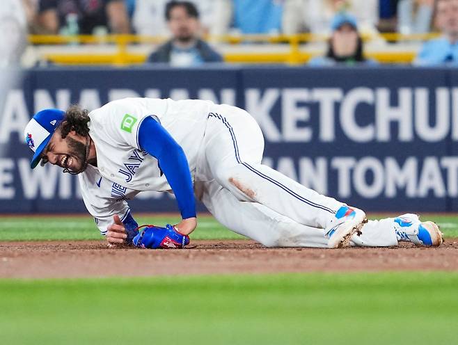 작년 5월 'KBO 탈삼진 대기록' 세웠는데…딱 1년 만에 목발 짚고 재활 신세→폰세, 끝없는 싸움 돌입했다