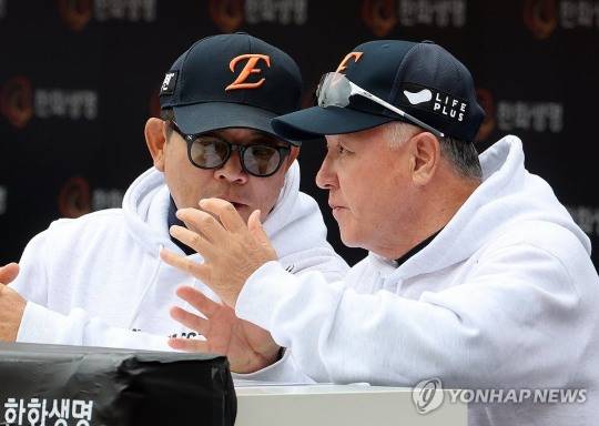 이 비상사태에 양상문 한화 투수 코치는 어디에 있나? 빨리 돌아와 갈 길 잃은 투수진 진두지휘해야