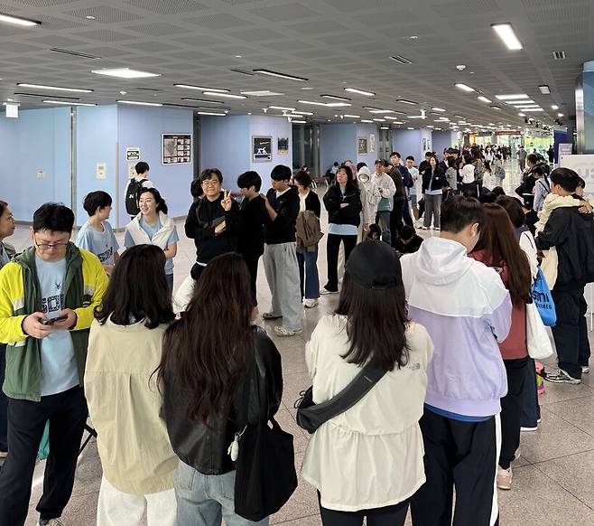 [코트사이드] ‘입석이라도 보고 싶어요!’ 고양은 아침부터 인산인해, 번호표로 편의 제공