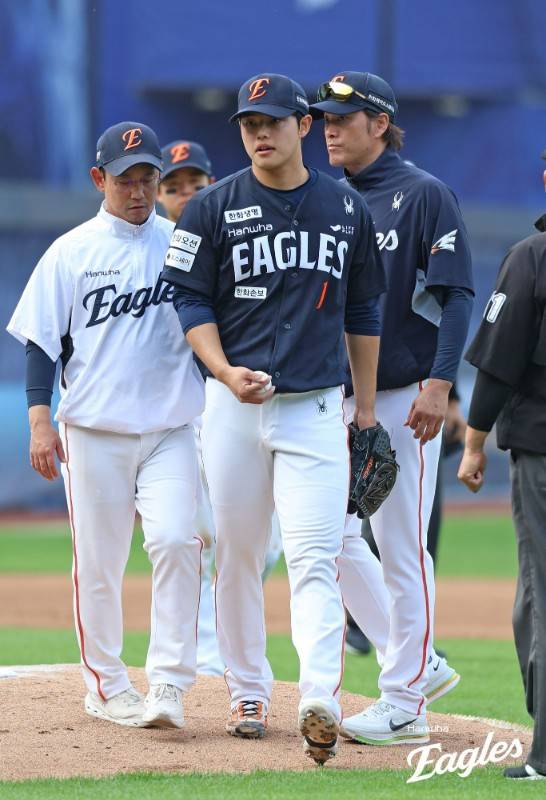 “동주가 많이 울더라” 시즌아웃에 김경문까지 침통, “20년 감독 하면서 이런 일은 처음”