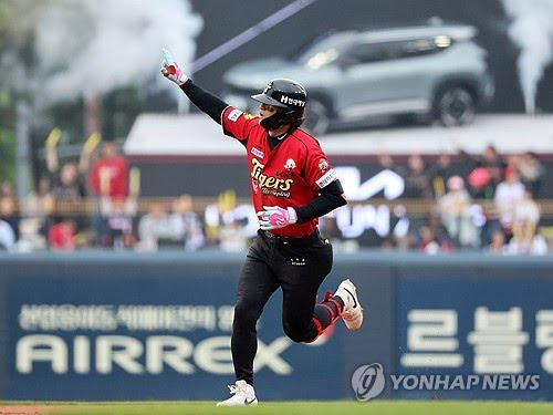 KIA, 소 잃고 외양간 고쳐선 안 돼! 김도영 출전 조절해야...세심하게 관리 안 하면 '제2의 문동주' 될 수 있어
