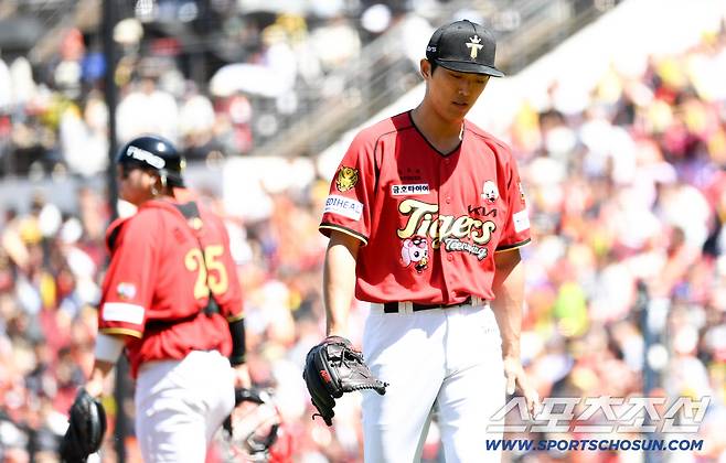 '볼넷-보크-사구-볼넷-볼넷' 이범호 뿔났다…이의리 1⅔이닝 초고속 교체, 153㎞도 무용지물