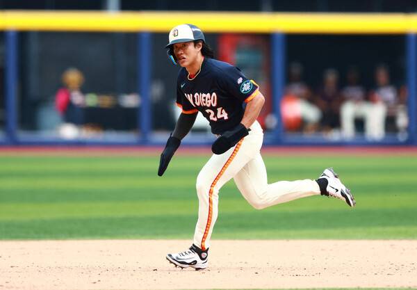 송성문, MLB 데뷔 첫 선발전에서 2025 NL 삼진왕 상대 2루타 폭발