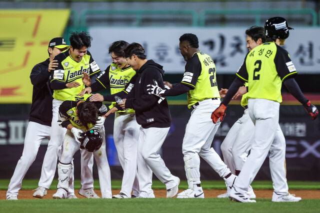 '야구는 9회말 2아웃부터' 3위팀 극적 패패패무 탈출 어떻게 가능했나, 예비 FA+165cm 2루수 해냈다