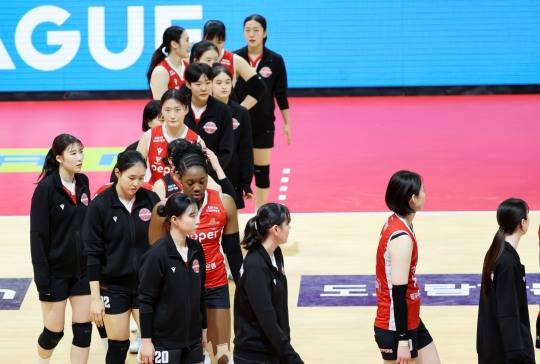 '인수 안 되면 해체 수순' 페퍼저축은행, 외국인 트라이아웃 불참
