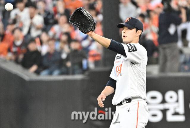 “(문)동주 끝났다, 어려울 거다, 불투명하다고 얘기하는데…” KIA맨 김범수 응원과 조언, 류현진이 바로 옆에 있다[MD광주]