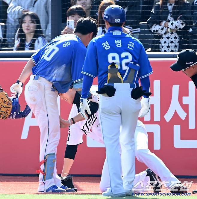 부상 후 첫 실전, 그런데 첫타석 2루타 후 급 교체...김영웅에게 무슨 일이?