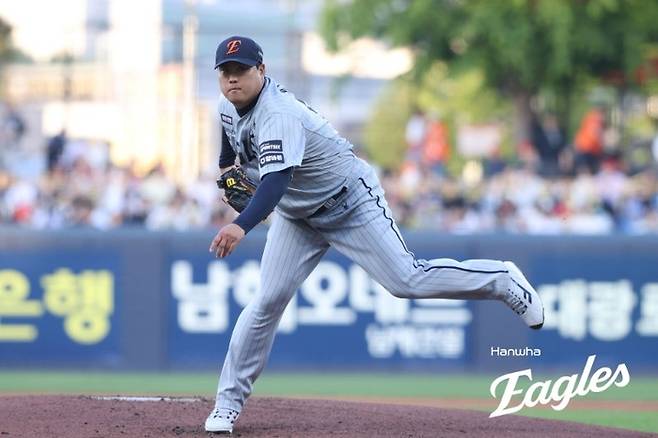 “네모 안에, 강하게 던져!” 류현진이 후배들에게…“투수는 맞는 직업이다” [SS스타]