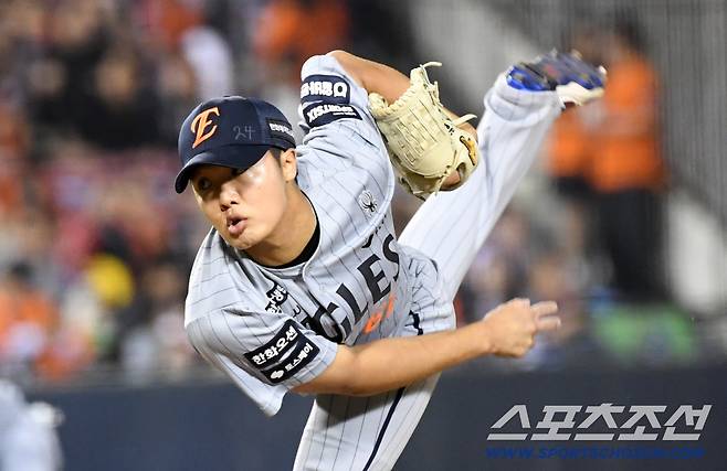 '불펜 1위→긴급 선발 전환' 미안하다, 한화 정우주 어깨가 무겁다…유일한 희망 될 줄이야