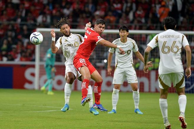 [LA 리뷰] '빅찬스미스에, 퇴장에..' 손흥민 결승행 망쳤다…LAFC, 톨루카에 0-4 참패→합산 2-5 역전당하며 4강 탈락